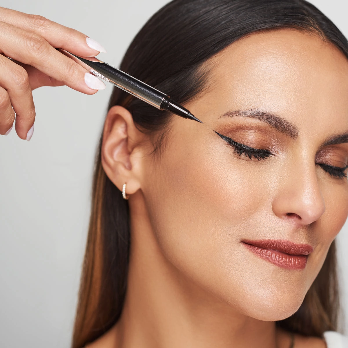 Produto Kit_Payot_Caneta_Delineadora_Silver_Preta_Lapiseira_Retratil_Prova_D-agua_Preta_Evas_5