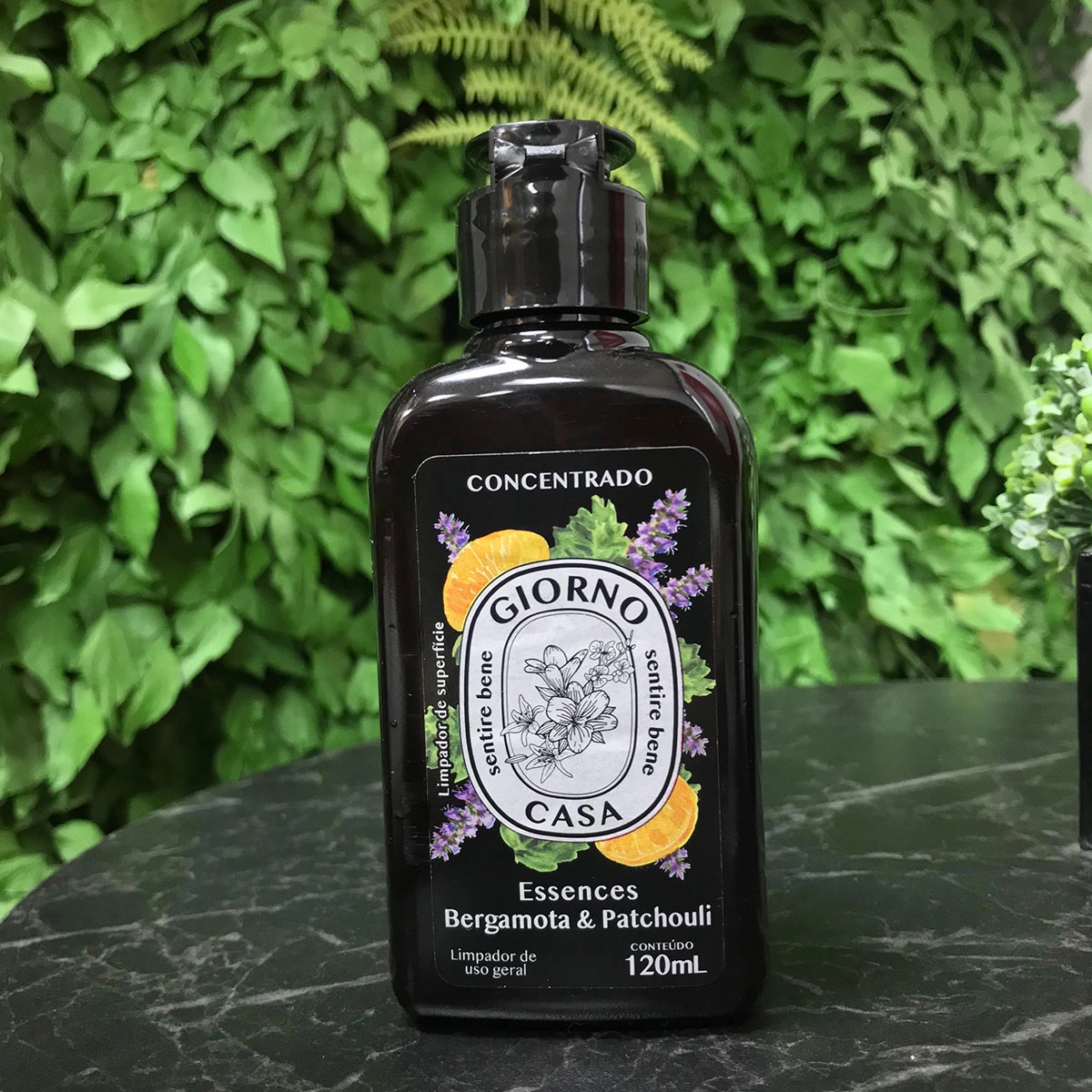 Produto: Limpador de Superfícies Concentrado Giorno Casa Essences Bergamota e Patchouli 120ml