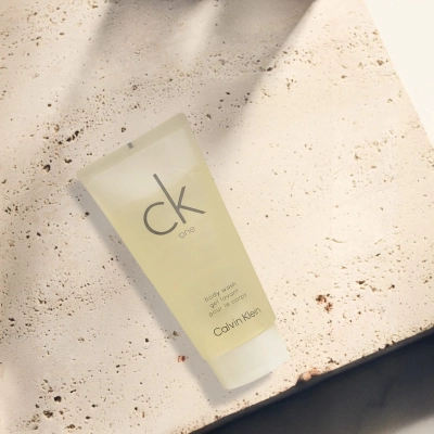 Kit Perfume Calvin Klein Ck One Eau De Toilette 100ml E Shower Gel 100ml Produto Kit Perfume Calvin Klein Ck One Eau De Toilette 100ml E Shower Gel 100ml