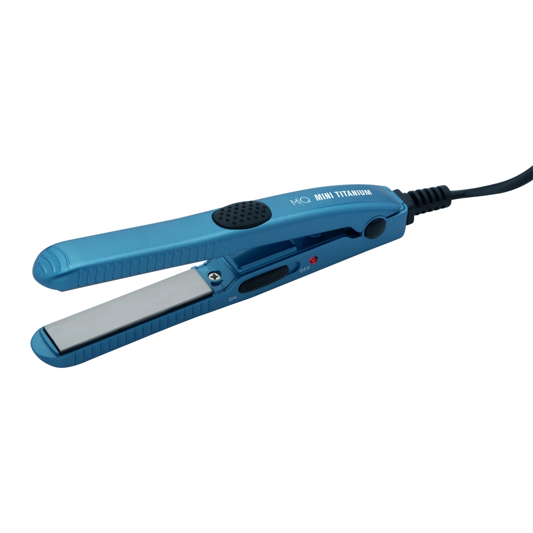 Thumbnail MQ_Professional_Mini_Titanium_Azul_Prancha_Cabelo_Evas_1 Thumbnail MQ_Professional_Mini_Titanium_Azul_Prancha_Cabelo_Evas_1