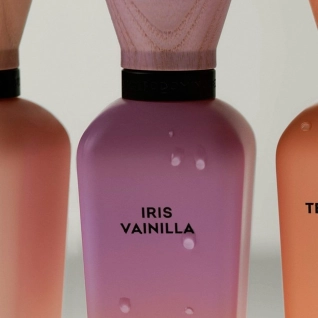 Thumbnail Adolfo_Dominguez_Iris_Vanilla_Eau_de_Parfum_-_Perfume_Feminino_120ml_Evas_3 Thumbnail Adolfo_Dominguez_Iris_Vanilla_Eau_de_Parfum_-_Perfume_Feminino_120ml_Evas_3